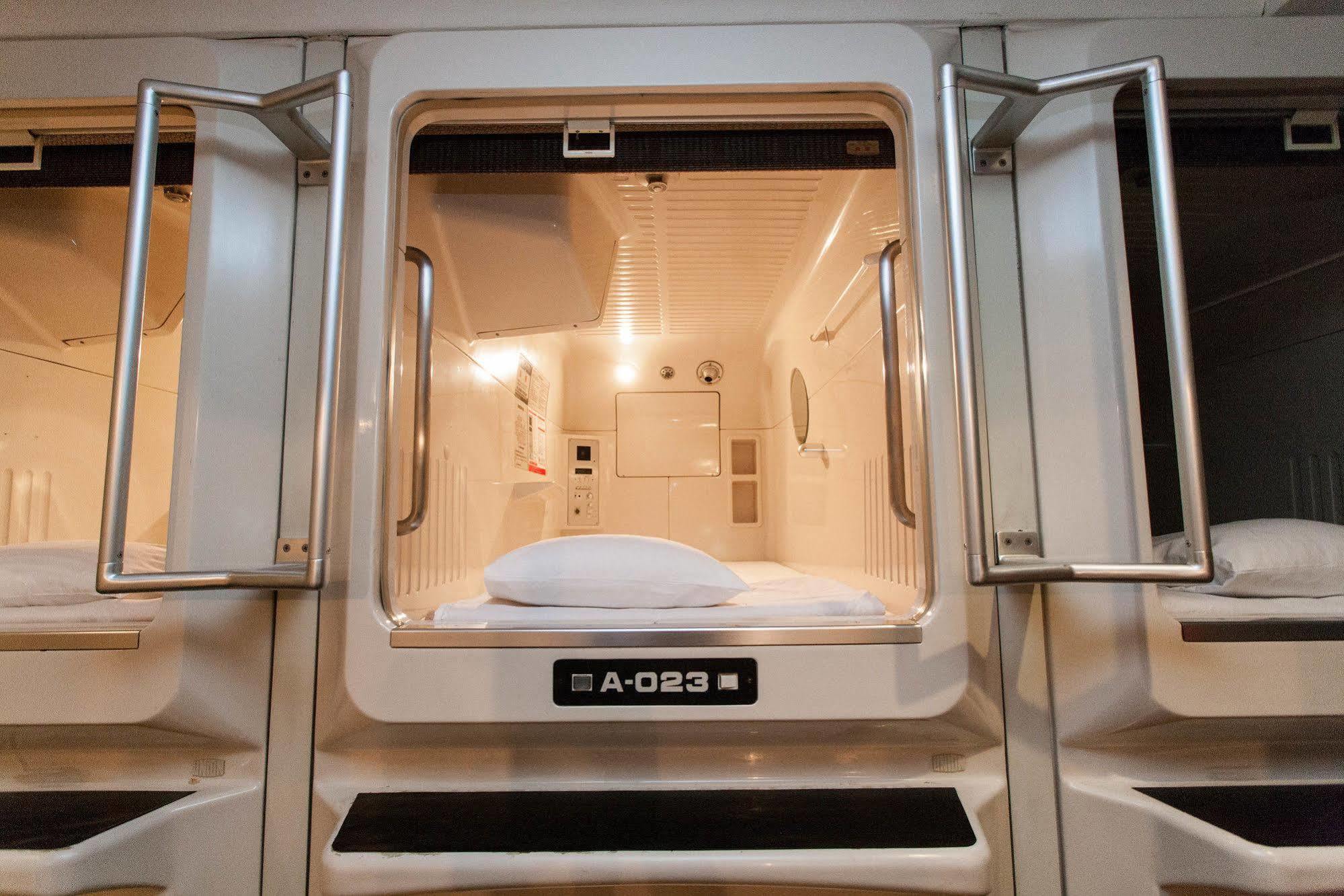 Capsule Hotel Asahi Plaza Shinsaibashi Osaka Dış mekan fotoğraf