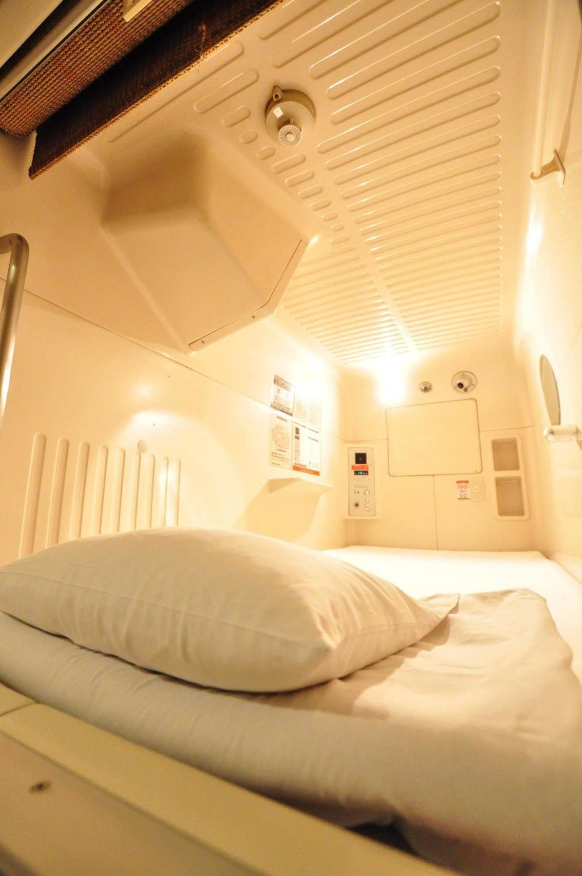Capsule Hotel Asahi Plaza Shinsaibashi Osaka Dış mekan fotoğraf